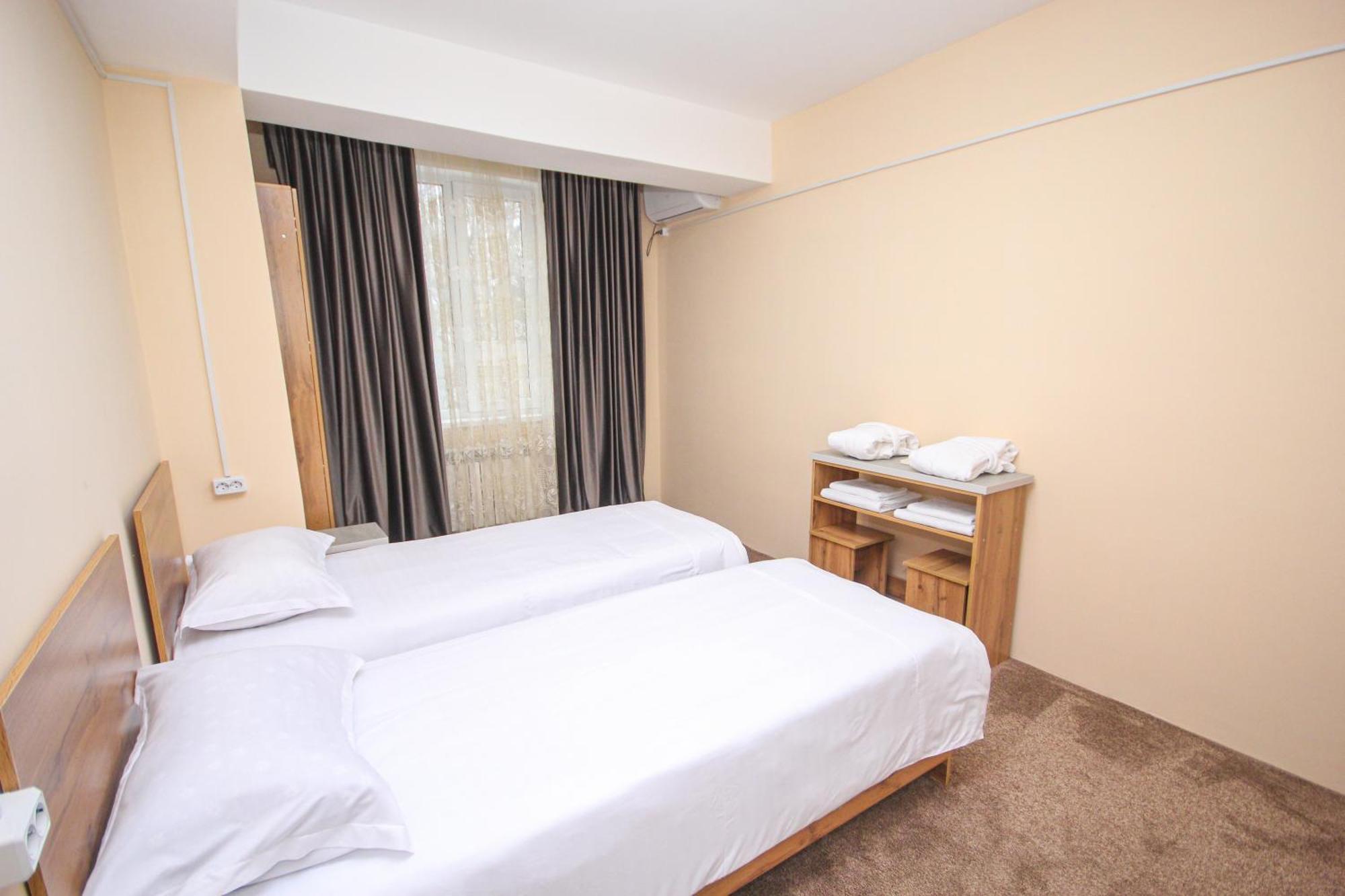 אלמטי Hotel 33 מראה חיצוני תמונה
